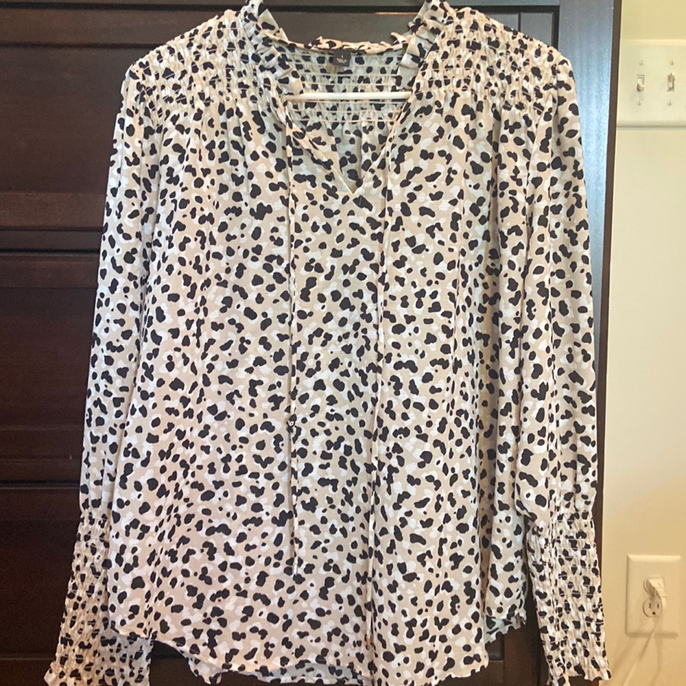 Ann Taylor small blouse. Gathered at collar and sleeve. Excellent condition